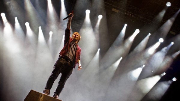 Куда пойти, оставшись дома: онлайн-фестивали с Эдом Шираном и Нейромонахом Феофаном в эту пятницу