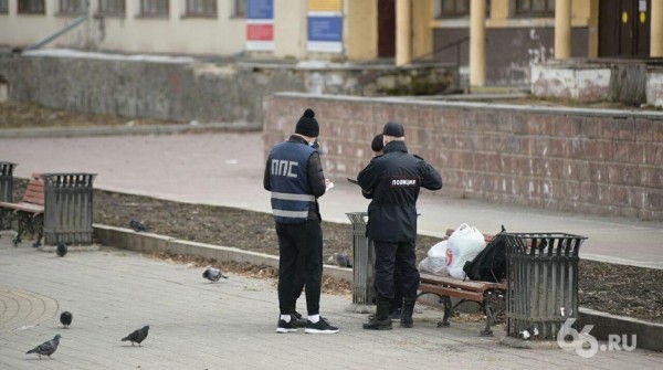 Жители Екатеринбурга испугались штрафов и не поехали в центр. Зато пошли гулять у себя на районе