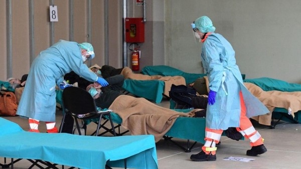 Молодым врачам запретили работать по специальности, чтобы они боролись с коронавирусом