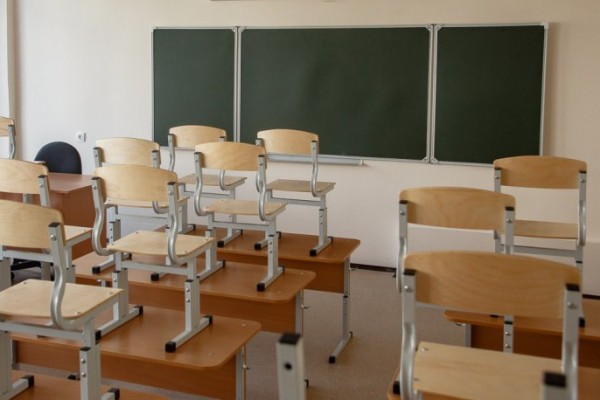 Уральские школьники и студенты продолжат учиться дистанционно по меньшей мере две недели