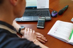 Всегда на связи: учитель гимназии № 37 проводит онлайн-уроки в Инстаграм