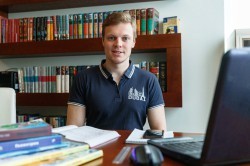 Всегда на связи: учитель гимназии № 37 проводит онлайн-уроки в Инстаграм