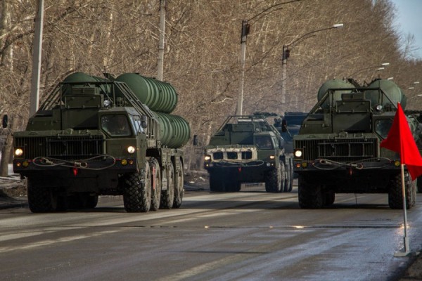 Военные начнут тренировки к параду в честь 75-летия Великой Победы 14 апреля