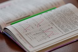 Всегда на связи: учитель гимназии № 37 проводит онлайн-уроки в Инстаграм