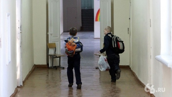 Евгений Куйвашев назвал примерные даты завершения учебного года в школах