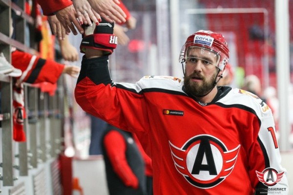 Брукс Мэйсек продолжит выступать за “Автомобилист” Брукс Мэйсек продолжит выступать за “Автомобилист”