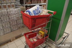 В Екатеринбурге отряды добровольцев начали доставлять продукты пенсионерам в изоляции