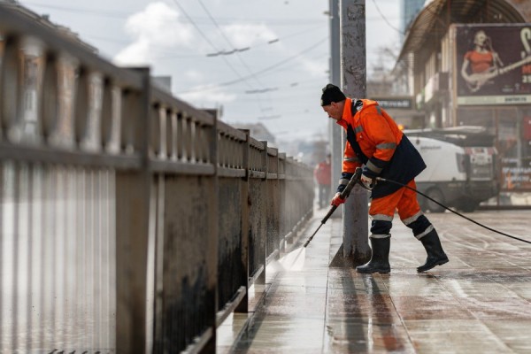 Весенняя генеральная уборка: станет чисто и на Малышева, и в Истоке