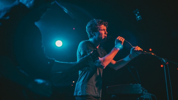 Куда пойти, оставшись дома: концерт Павла Артемьева и еще пять онлайн-развлечений понедельника