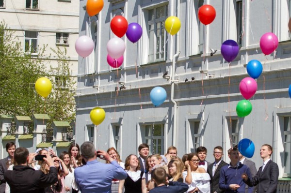 Минопросвещения определило дату последнего звонка для выпускников