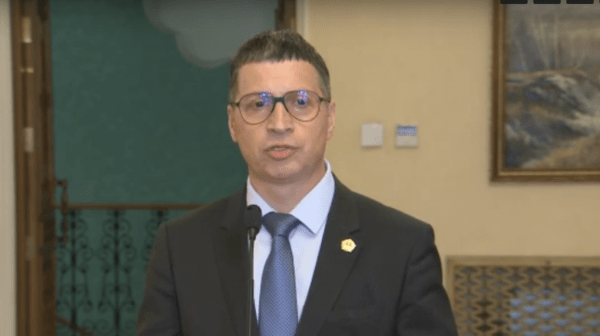 Губернатор Евгений Куйвашев нарушает масочный режим, который сам же и ввел. Фото Губернатор Евгений Куйвашев нарушает масочный режим, который сам же и ввел. Фото