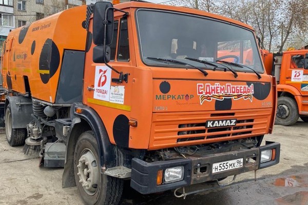 Районные ДЭУ украсили технику к 9 Мая