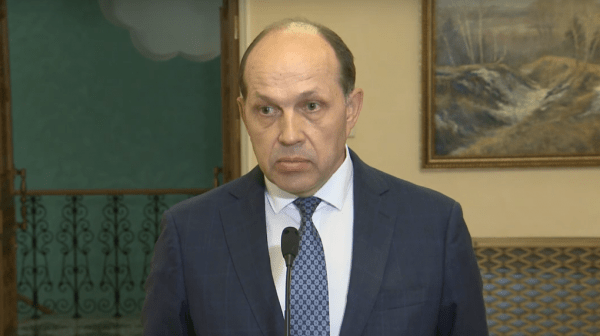 Губернатор Евгений Куйвашев нарушает масочный режим, который сам же и ввел. Фото Губернатор Евгений Куйвашев нарушает масочный режим, который сам же и ввел. Фото