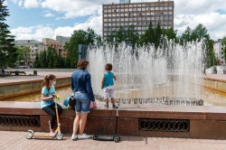 Сезон открыт: фонтаны уральской столицы выходят из зимней «спячки» Сезон открыт: фонтаны уральской столицы выходят из зимней «спячки»