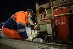 Линии, стрелки и &laquo;зебры&raquo;: дорожники наносят разметку на улицах Екатеринбурга