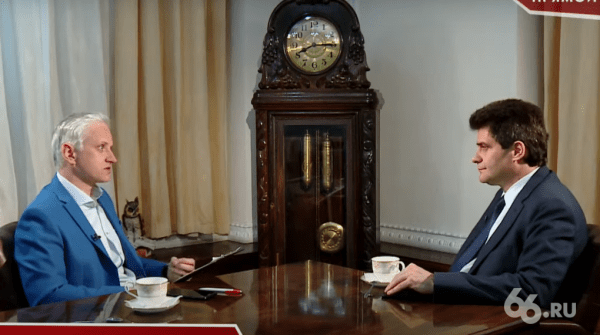 Губернатор Евгений Куйвашев нарушает масочный режим, который сам же и ввел. Фото Губернатор Евгений Куйвашев нарушает масочный режим, который сам же и ввел. Фото