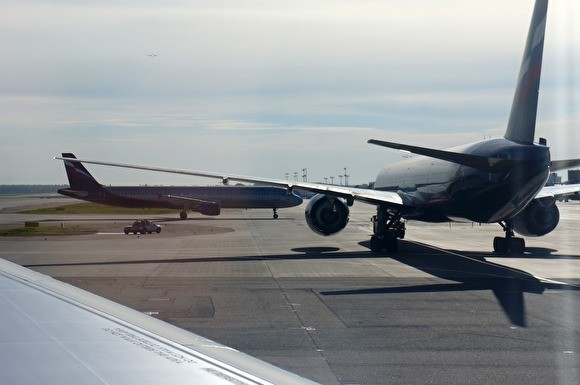 ТАСС: самолет, летящий из Москвы в Екатеринбург, подал сигнал тревоги из-за угрозы взрыва