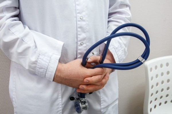 Александр Высокинский повысил зарплату сельским врачам и фармацевтам