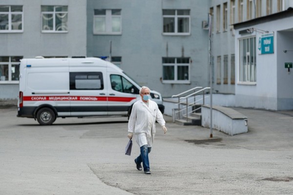 Александр Высокинский поставил задачу обеспечить выплаты медикам