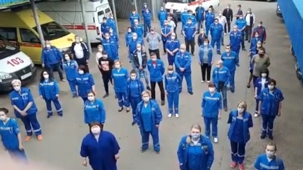 Врачи по всей стране заявляют о недополученных путинских выплатах. В больницы пришли СК и прокуратура