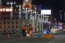 Линии, стрелки и &laquo;зебры&raquo;: дорожники наносят разметку на улицах Екатеринбурга