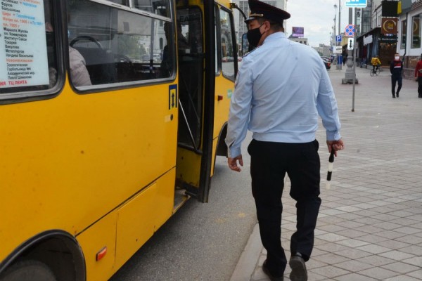 Водители, кондукторы и пассажиры без масок попались инспекторам в ходе нового рейда на транспорте