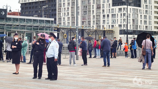 3500 человек пришли на футбол. Как соблюдают меры безопасности на первом за 3 месяца массовом мероприятии