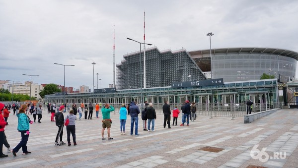 3500 человек пришли на футбол. Как соблюдают меры безопасности на первом за 3 месяца массовом мероприятии