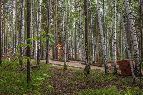 Поля, здания и целые деревни: хозяйство схиигумена Сергия раскинулось на десятках гектаров. Исследование Znak.com