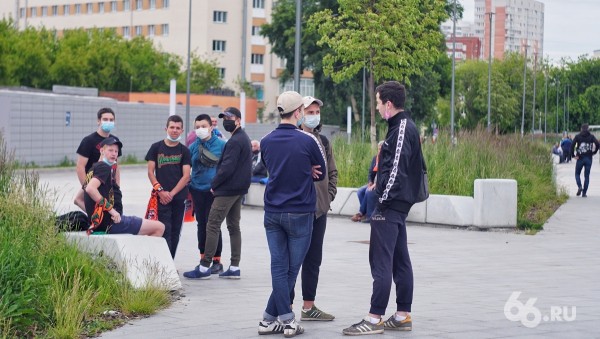 3500 человек пришли на футбол. Как соблюдают меры безопасности на первом за 3 месяца массовом мероприятии