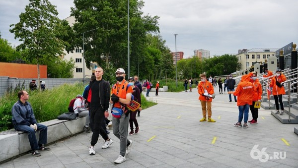3500 человек пришли на футбол. Как соблюдают меры безопасности на первом за 3 месяца массовом мероприятии