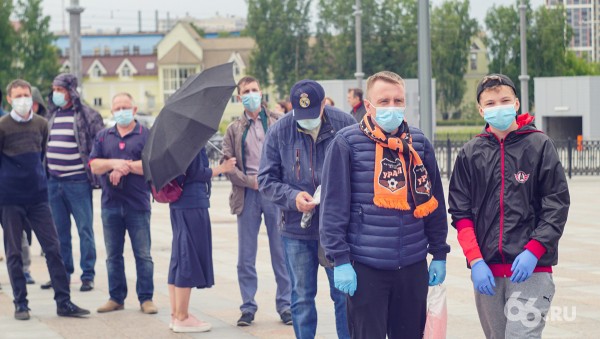 3500 человек пришли на футбол. Как соблюдают меры безопасности на первом за 3 месяца массовом мероприятии