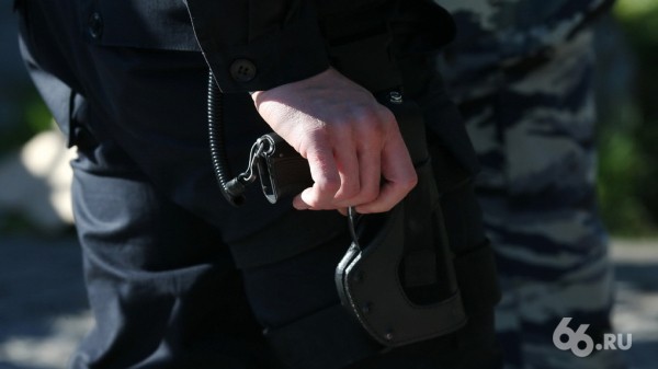 Бойцы Росгвардии взяли штурмом квартиру похитителя обоев и убили его. Вопросы следствию