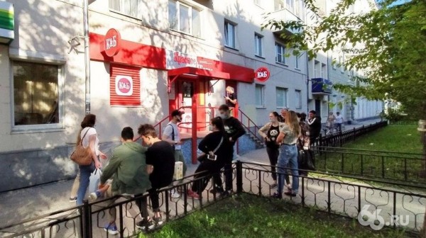Чего хотел и чего добился Евгений Куйвашев, когда ввел полусухой закон. Фоторепортаж