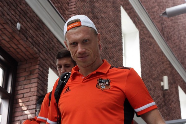 Футбол: «Урал» с благодарностью вручит подарки медикам ГКБ № 14 Футбол: «Урал» с благодарностью вручит подарки медикам ГКБ № 14