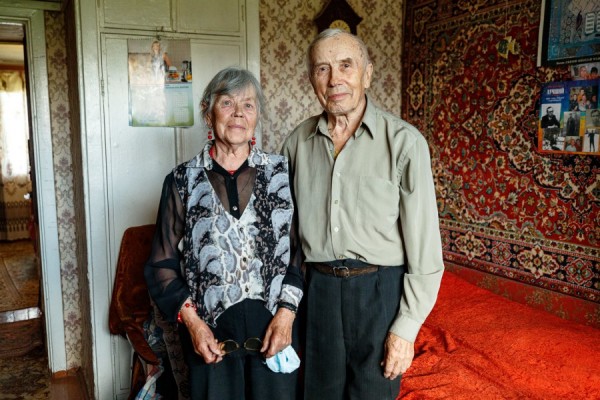 Власти Екатеринбурга продолжают вручать ветеранам памятные подарки к 75-летию Победы Власти Екатеринбурга продолжают вручать ветеранам памятные подарки к 75-летию Победы