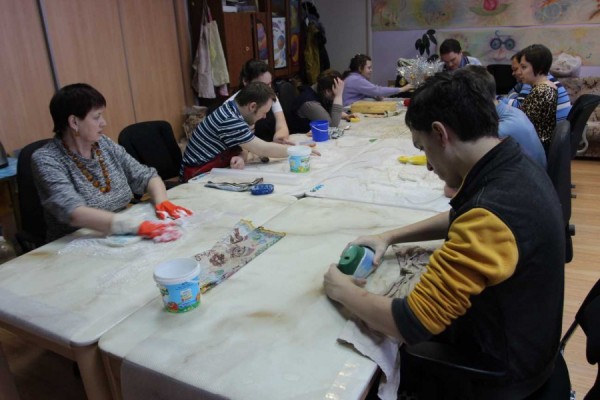 Художники инклюзивной мастерской готовят выставку своих арт-объектов