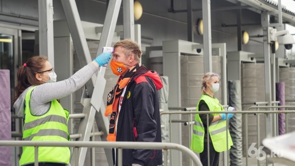 3500 человек пришли на футбол. Как соблюдают меры безопасности на первом за 3 месяца массовом мероприятии