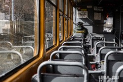 В центре Екатеринбурга обстреляли трамвай