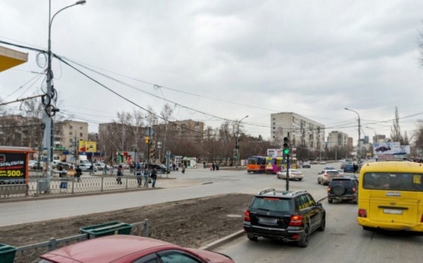 Строители закрывают движение транспорта на перекрёстке улиц Белореченской и Шаумяна