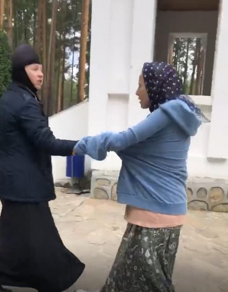 Избитый режиссер фильма Ксении Собчак заявил о детском насилии в Среднеуральском женском монастыре