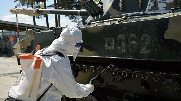 Военные продезинфицировали площадь 1905 года перед репетицией парада Победы