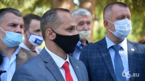 «Если это так, головы поотрываем». Мэр Высокинский весь день собирал на Уралмаше претензии к главе района «Если это так, головы поотрываем». Мэр Высокинский весь день собирал на Уралмаше претензии к главе района