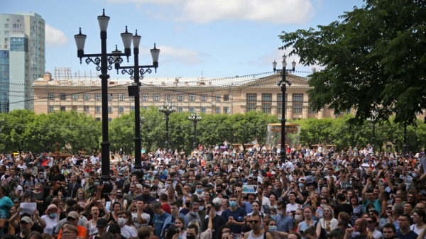 Сторонники арестованного Сергея Фургала неделю митингуют в Хабаровске. Хроника многотысячных акций