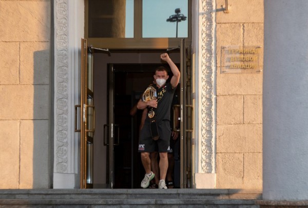 Силовые единоборства: чемпион UFC Пётр Ян вернулся в Екатеринбург Силовые единоборства: чемпион UFC Пётр Ян вернулся в Екатеринбург