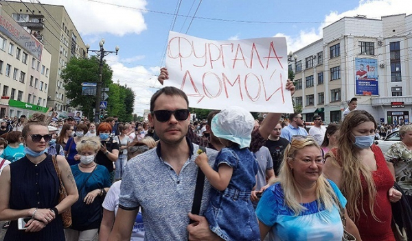 Сторонники арестованного Сергея Фургала неделю митингуют в Хабаровске. Хроника многотысячных акций