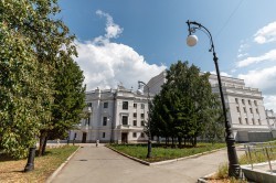 Сквер у Оперного театра становится местом притяжения горожан