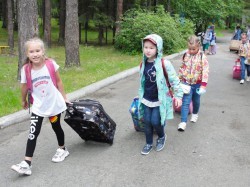 Летняя оздоровительная кампания: в Екатеринбурге стартовали заезды в загородные лагеря Летняя оздоровительная кампания: в Екатеринбурге стартовали заезды в загородные лагеря
