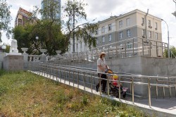 Сквер у Оперного театра становится местом притяжения горожан