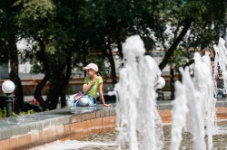 Сквер у Оперного театра становится местом притяжения горожан